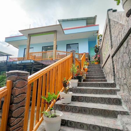 Hotel Mehara Лабуан-Бахо Экстерьер фото